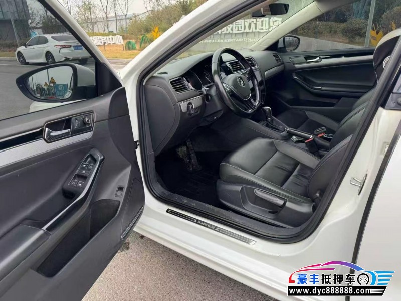 19年大众速腾轿车抵押车出售