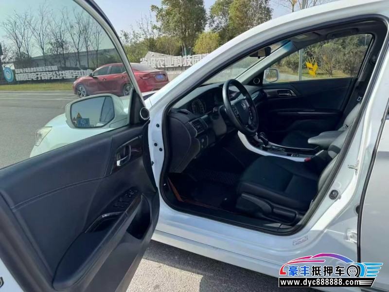 17年本田雅阁轿车抵押车出售