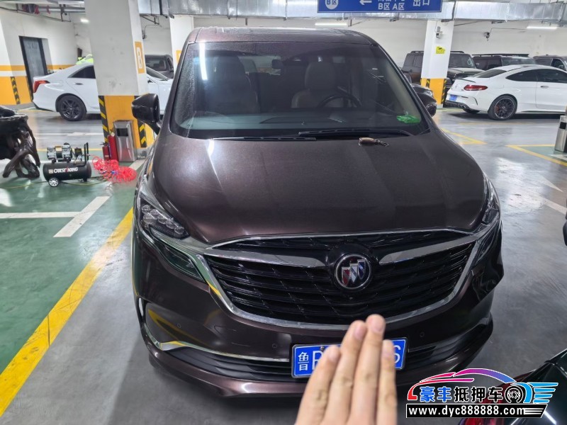 抵押车出售22年别克GL8轿车