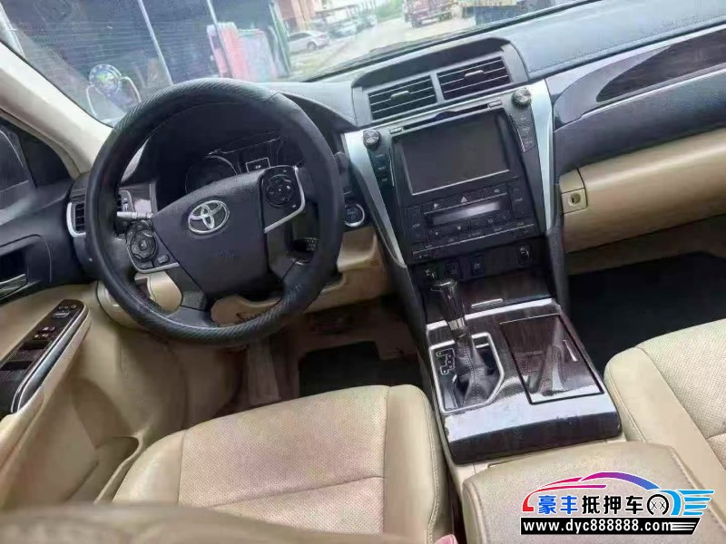 17年丰田凯美瑞轿车抵押车出售