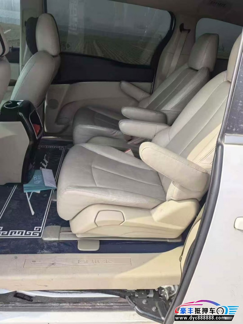 18年别克GL8轿车抵押车出售