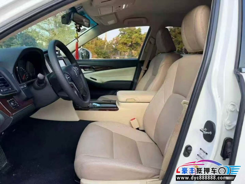 19年丰田皇冠轿车抵押车出售