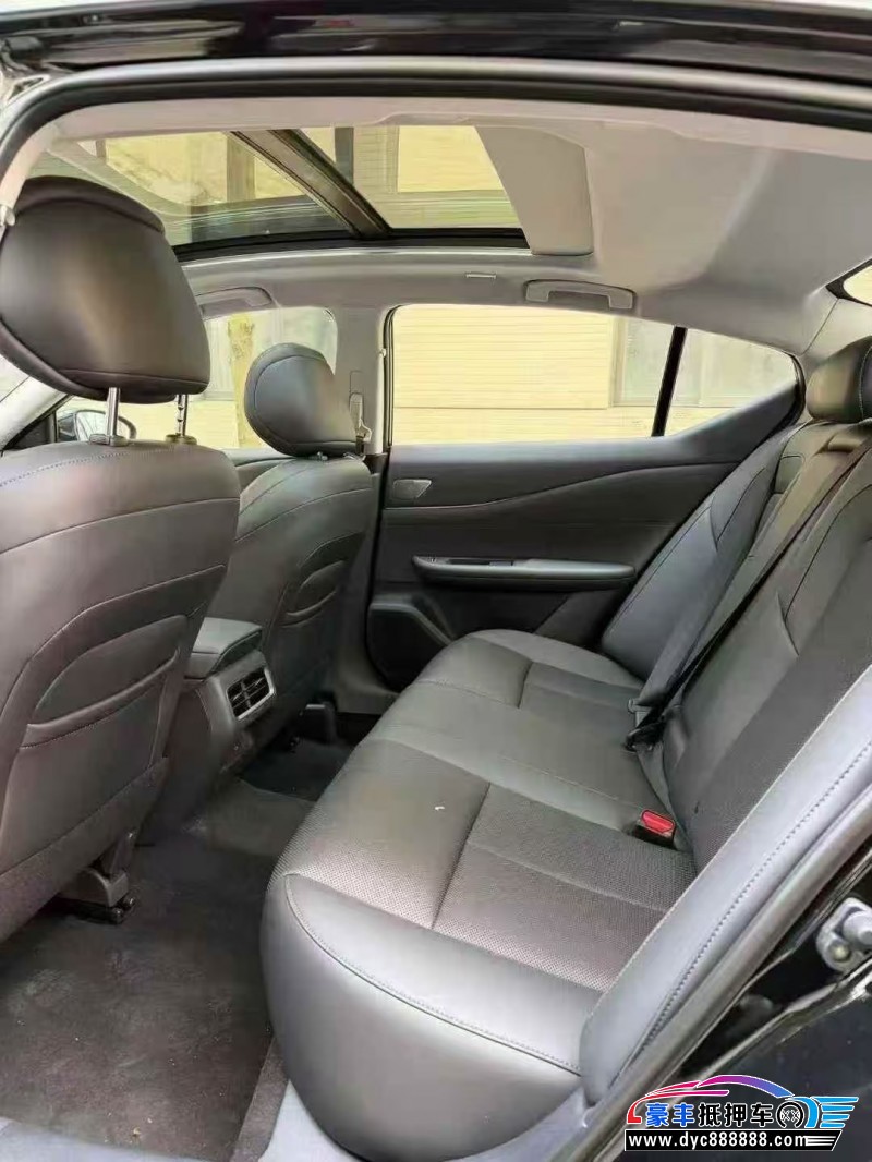 26年日产天籁轿车抵押车出售