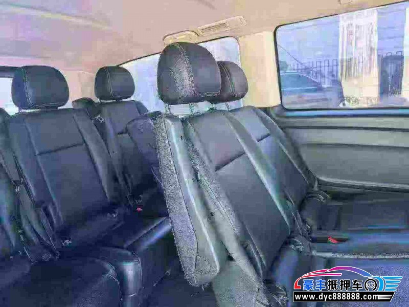 18年奔驰威霆轿车抵押车出售