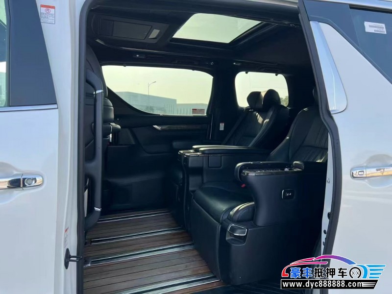 18年丰田埃尔法轿车抵押车出售