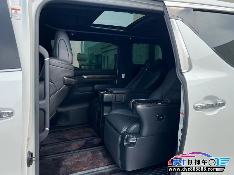 20年丰田埃尔法轿车抵押车出售