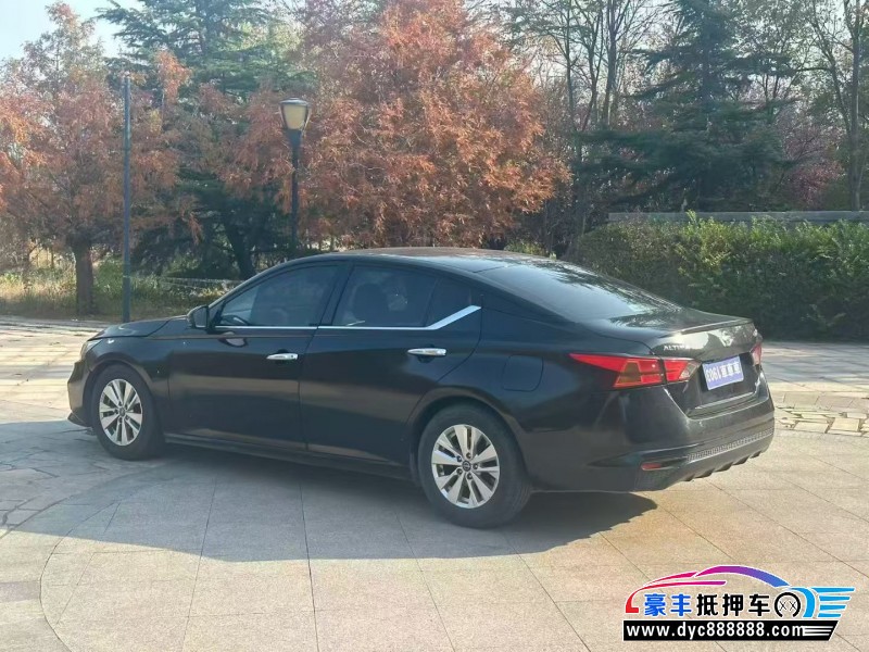 22年日产天籁轿车抵押车出售