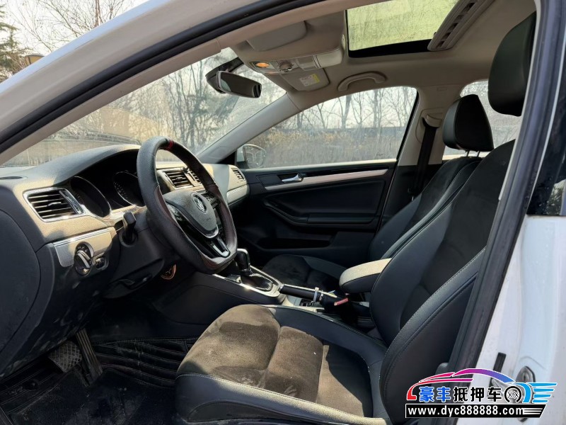 19年大众速腾轿车抵押车出售