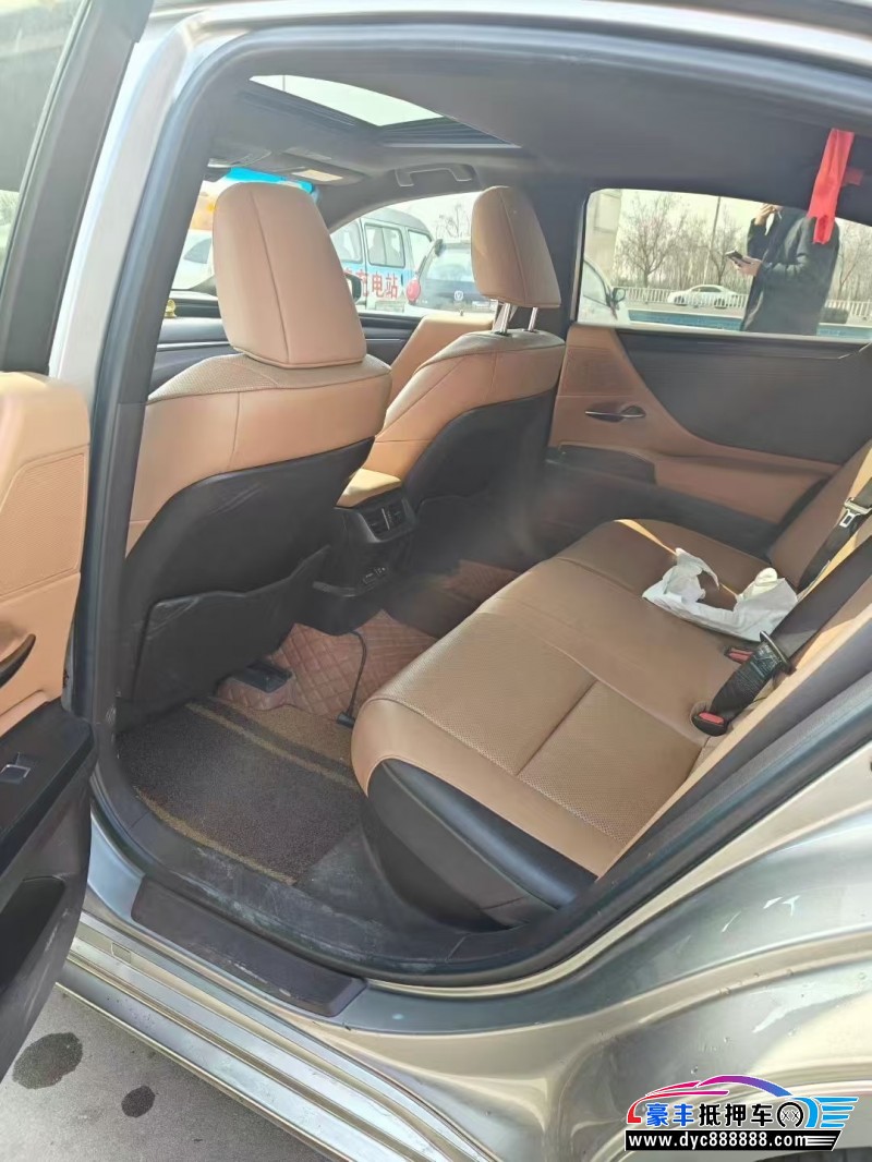 20年雷克萨斯ES轿车抵押车出售