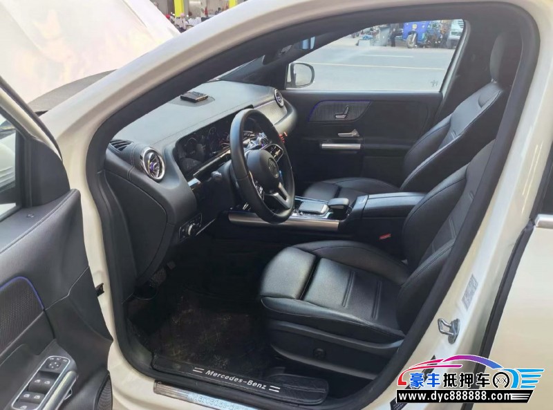 20年奔驰GLA轿车抵押车出售