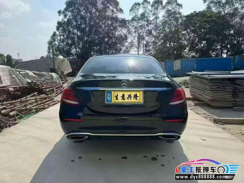 17年奔驰E轿车抵押车出售