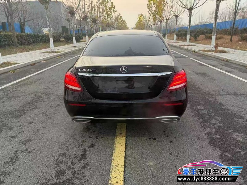 17年奔驰E轿车抵押车出售