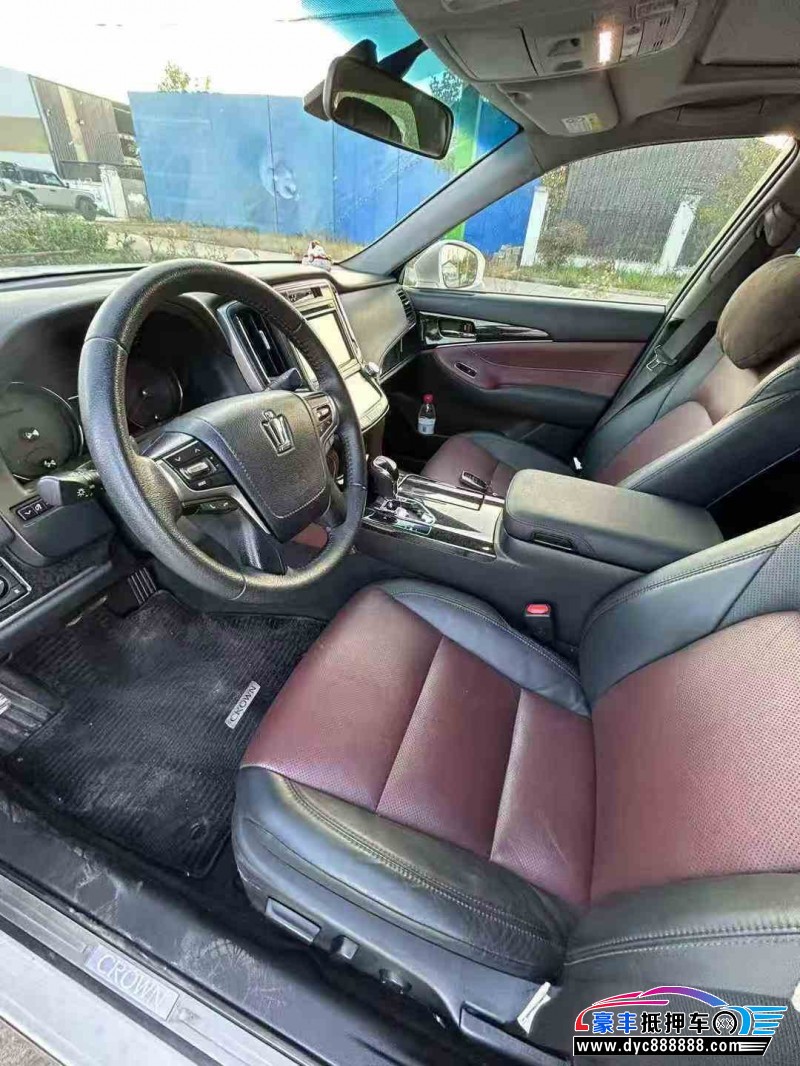 18年丰田皇冠轿车抵押车出售