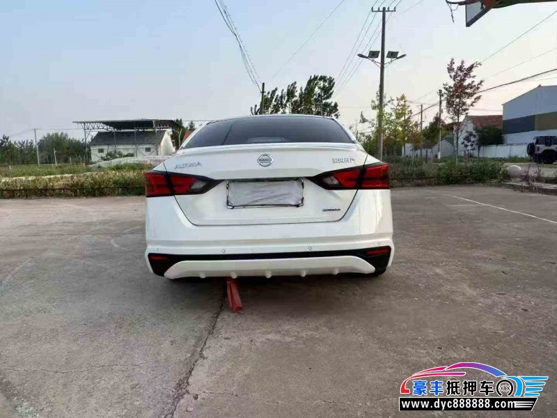 22年日产天籁轿车抵押车出售