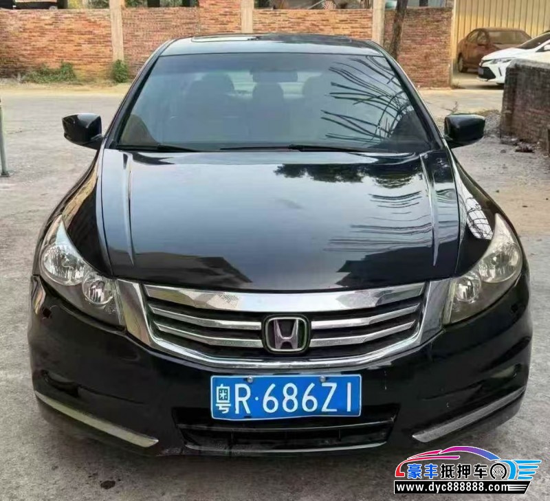 抵押车出售13年本田雅阁轿车