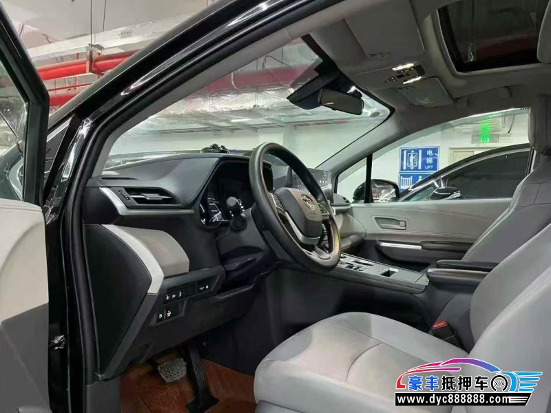 25年丰田格瑞维亚轿车抵押车出售