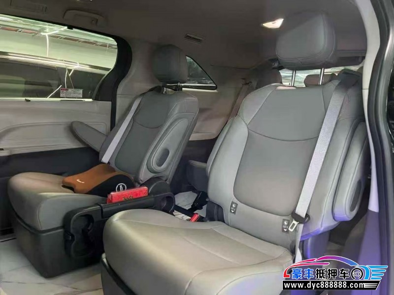 25年丰田格瑞维亚轿车抵押车出售