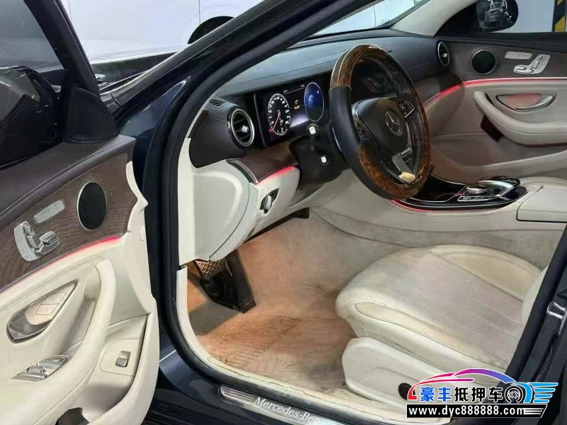 17年奔驰E轿车抵押车出售