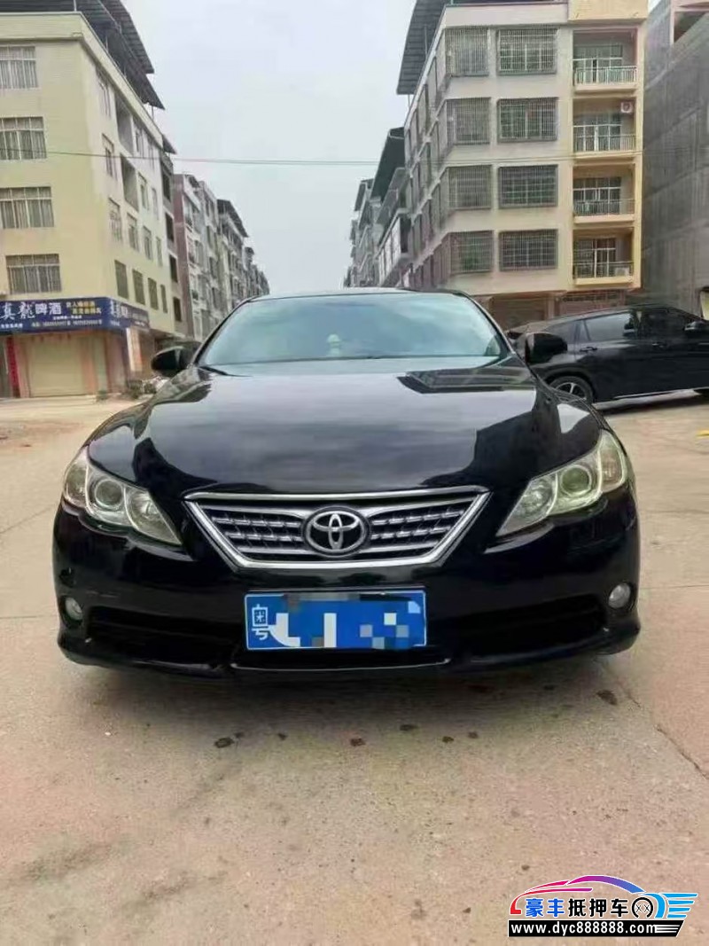 抵押车出售12年丰田锐志轿车