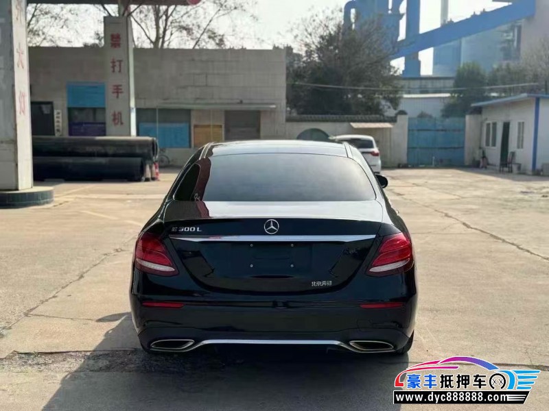 17年奔驰E轿车抵押车出售