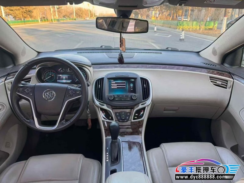 15年别克君越轿车抵押车出售