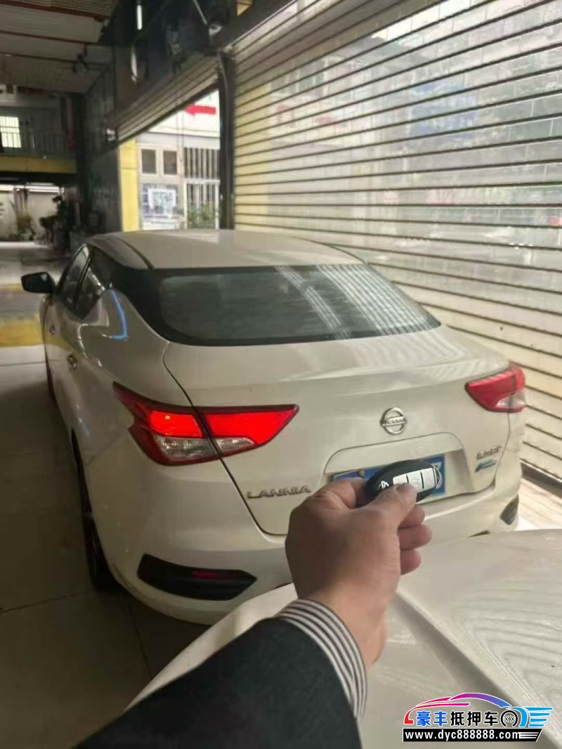 18年日产蓝鸟轿车抵押车出售