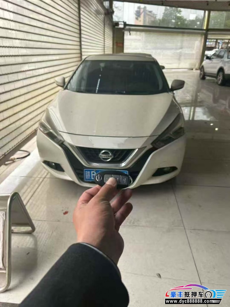 抵押车出售18年日产蓝鸟轿车