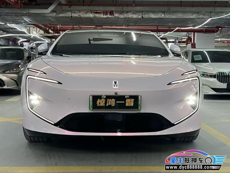 25年阿维塔12轿车