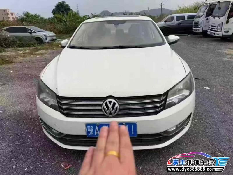 抵押车出售11年大众帕萨特轿车