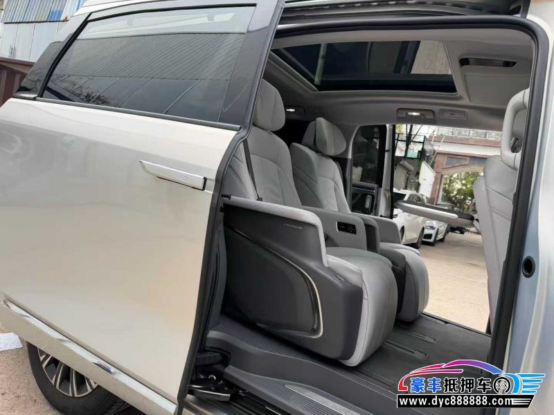 25年别克GL8轿车抵押车出售