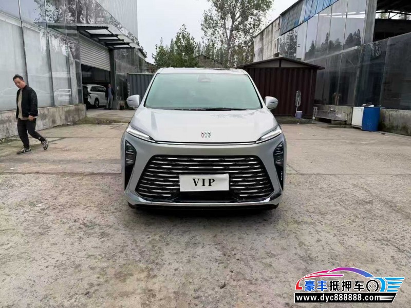 抵押车出售25年别克GL8轿车