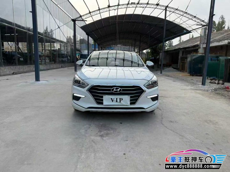 抵押车出售17年现代名图轿车