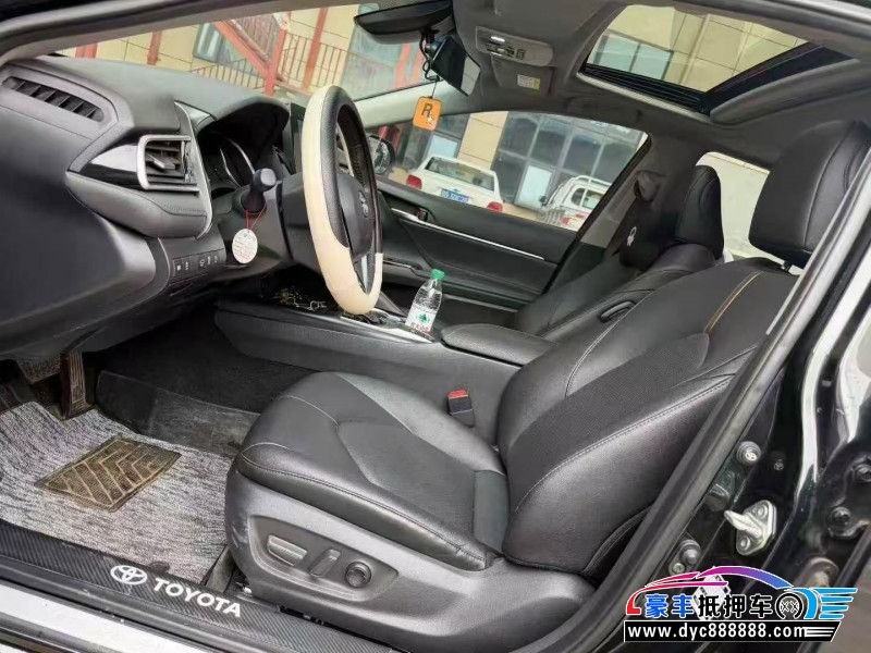 22年丰田凯美瑞轿车抵押车出售