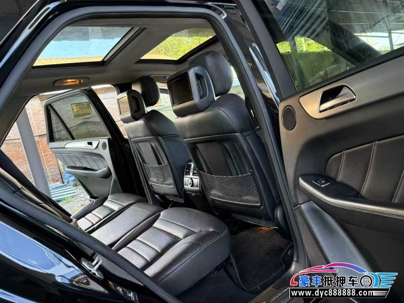 15年奔驰M级轿车抵押车出售