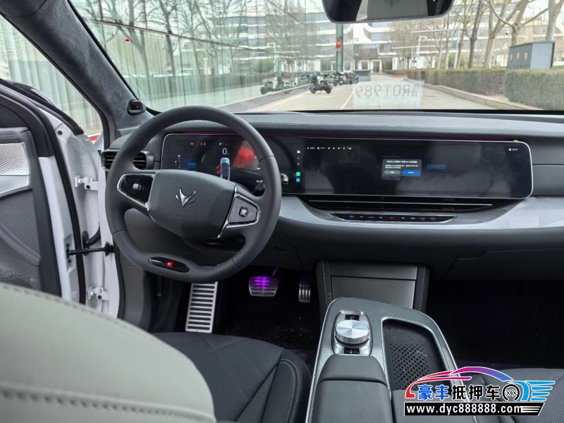 26年极狐阿尔法S轿车抵押车出售