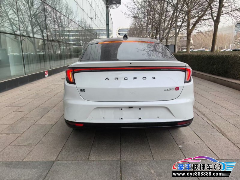 26年极狐阿尔法S轿车抵押车出售