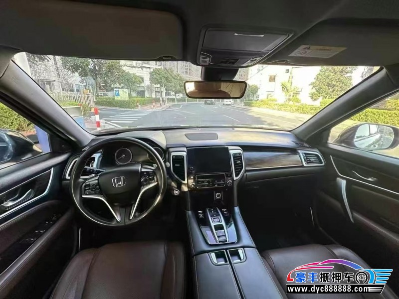 17年本田UR-V轿车抵押车出售