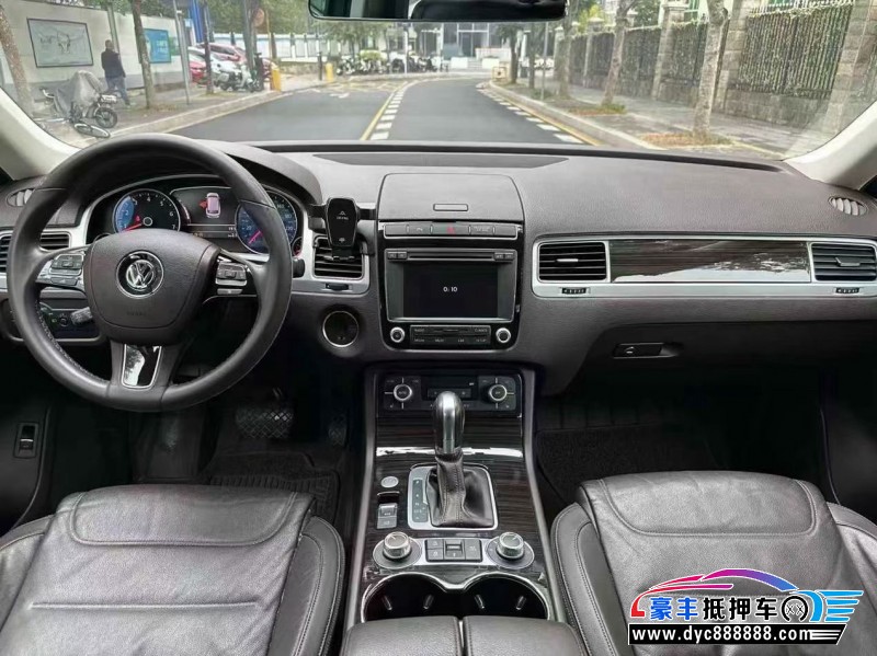 17年大众途锐轿车抵押车出售