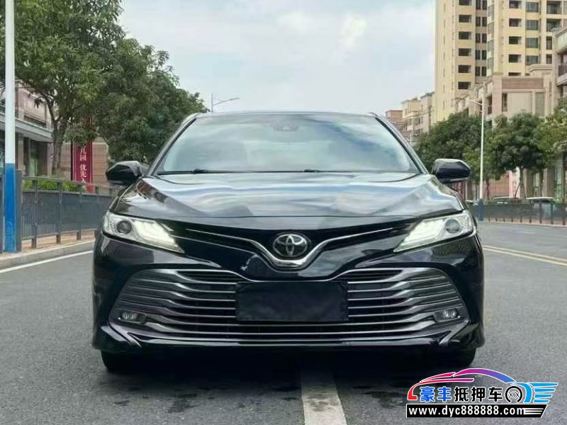 抵押车出售19年丰田凯美瑞轿车