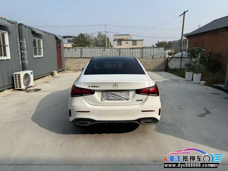 22年奔驰A轿车抵押车出售