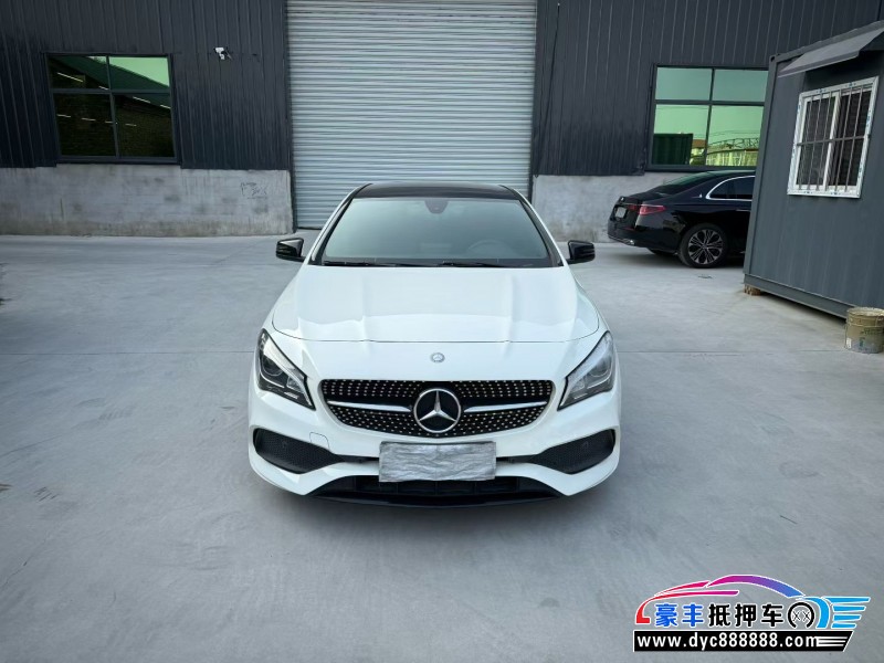 抵押车出售17年奔驰CLA轿车