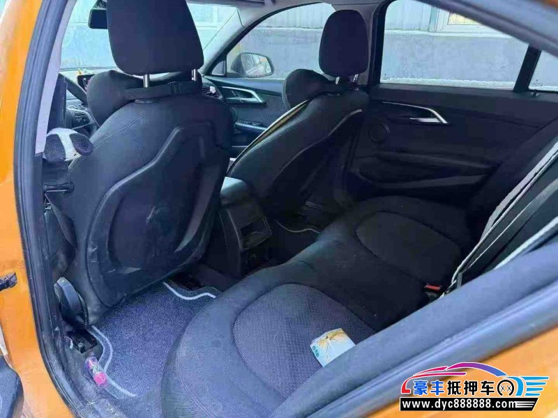 17年宝马1系轿车抵押车出售