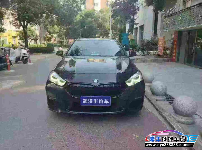 抵押车出售23年宝马2系轿车