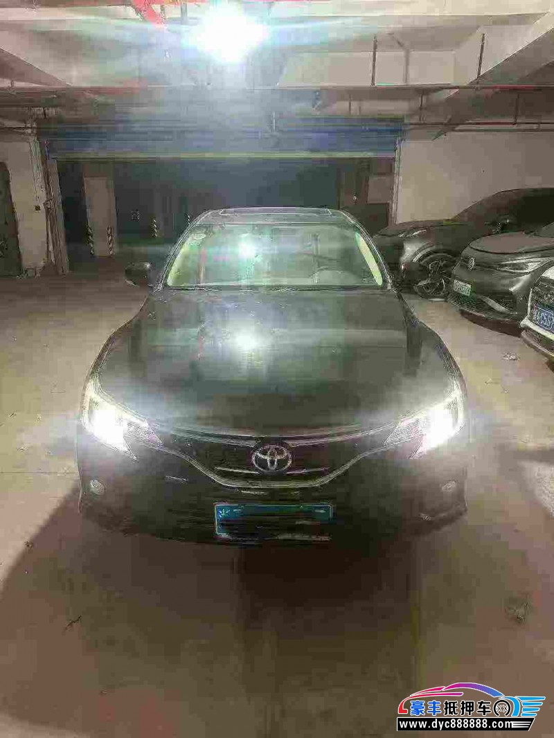 抵押车出售16年丰田锐志轿车