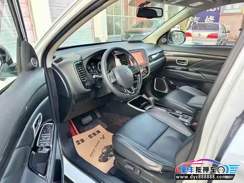 18年三菱欧蓝德轿车抵押车出售