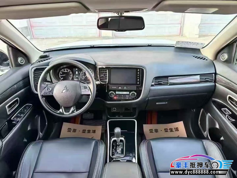 18年三菱欧蓝德轿车抵押车出售