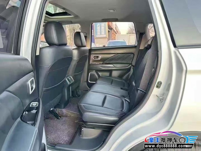 18年三菱欧蓝德轿车抵押车出售