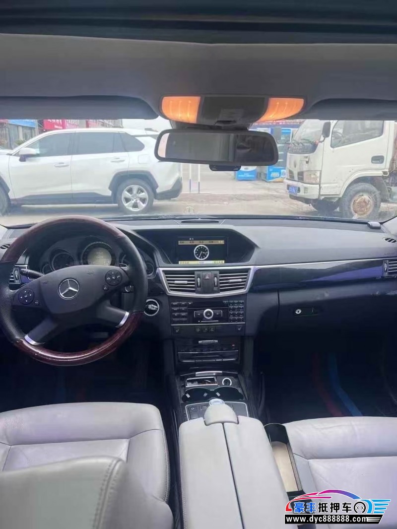 12年奔驰E轿车抵押车出售