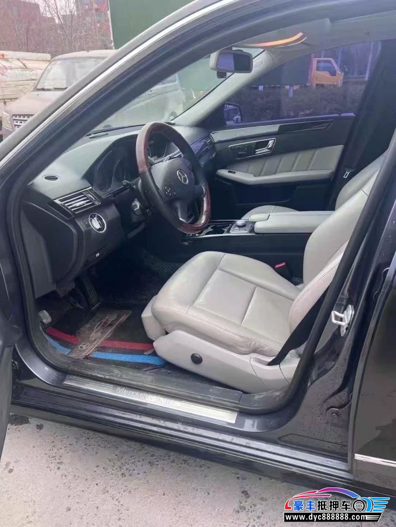 12年奔驰E轿车抵押车出售