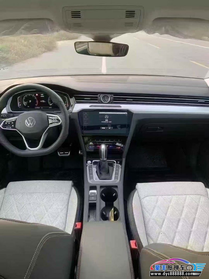 25年大众迈腾轿车抵押车出售